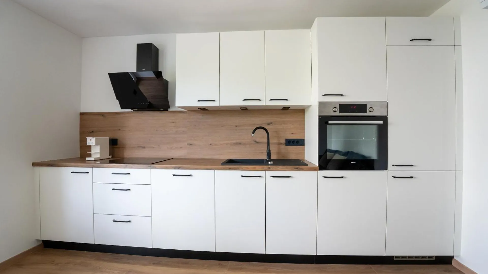 Residence Black&White Liubliana 0*,  Eslovenia