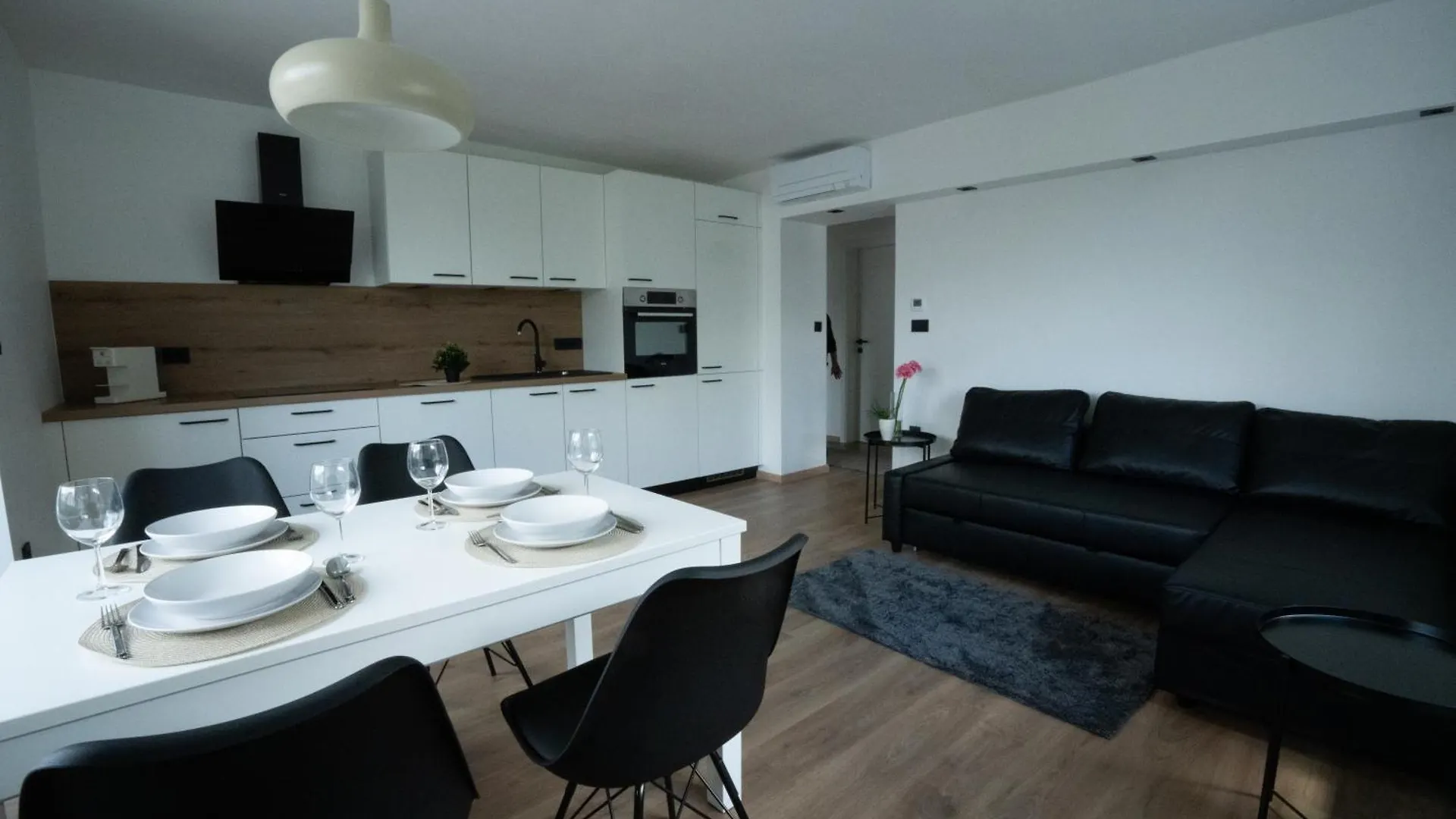 Residence Black&White Liubliana 0*,